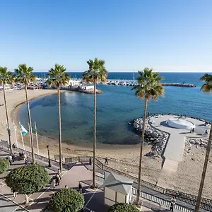  Apartment Beachfront With Stunning Sea Views